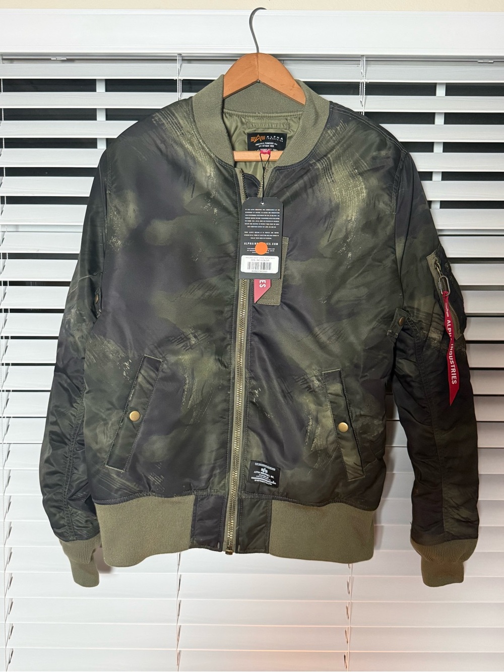 Alpha Industries MA-1 Mod Bomber Jacket Olive Green Camo-Effect NWT